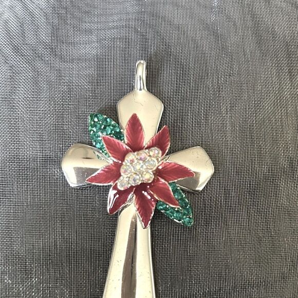 Vintage Silver Cross poinsettia pendant - Picture 3 of 5